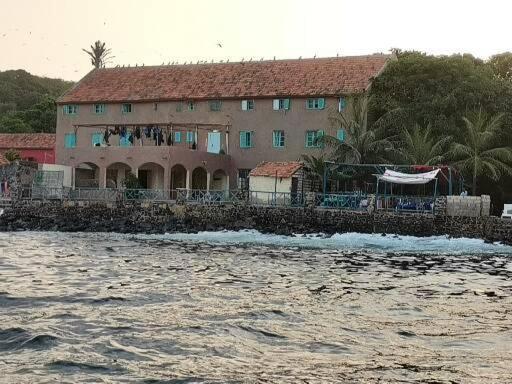 Auberge Mariama Ba Горе Екстер'єр фото