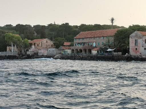 Auberge Mariama Ba Горе Екстер'єр фото