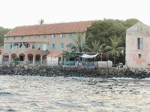 Auberge Mariama Ba Горе Екстер'єр фото